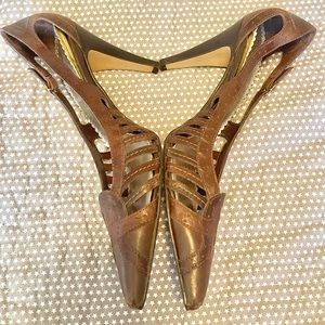 BCBG Paris Brown Size 39 Leather 3.5” Pumps- good condition